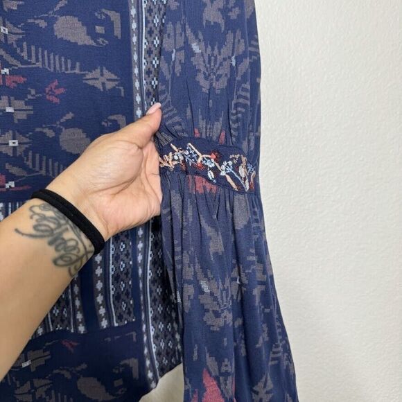 Lucky Brand Top Large Blue Square Stitch Print Embroidered V-Neck Boho Peasant - Picture 9 of 10